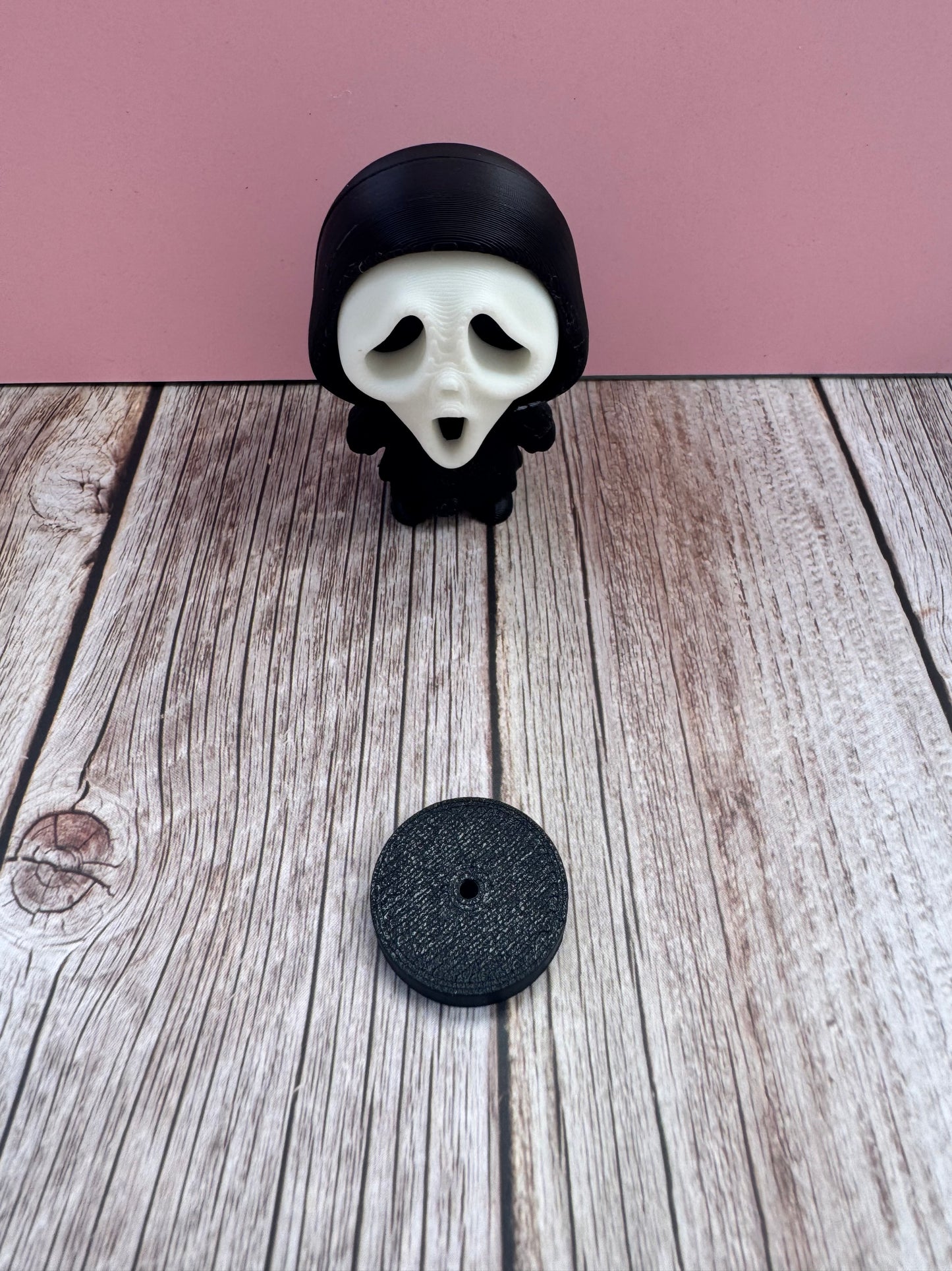 3D Printed Ghost-Face Inspired Pen Topper & Stand