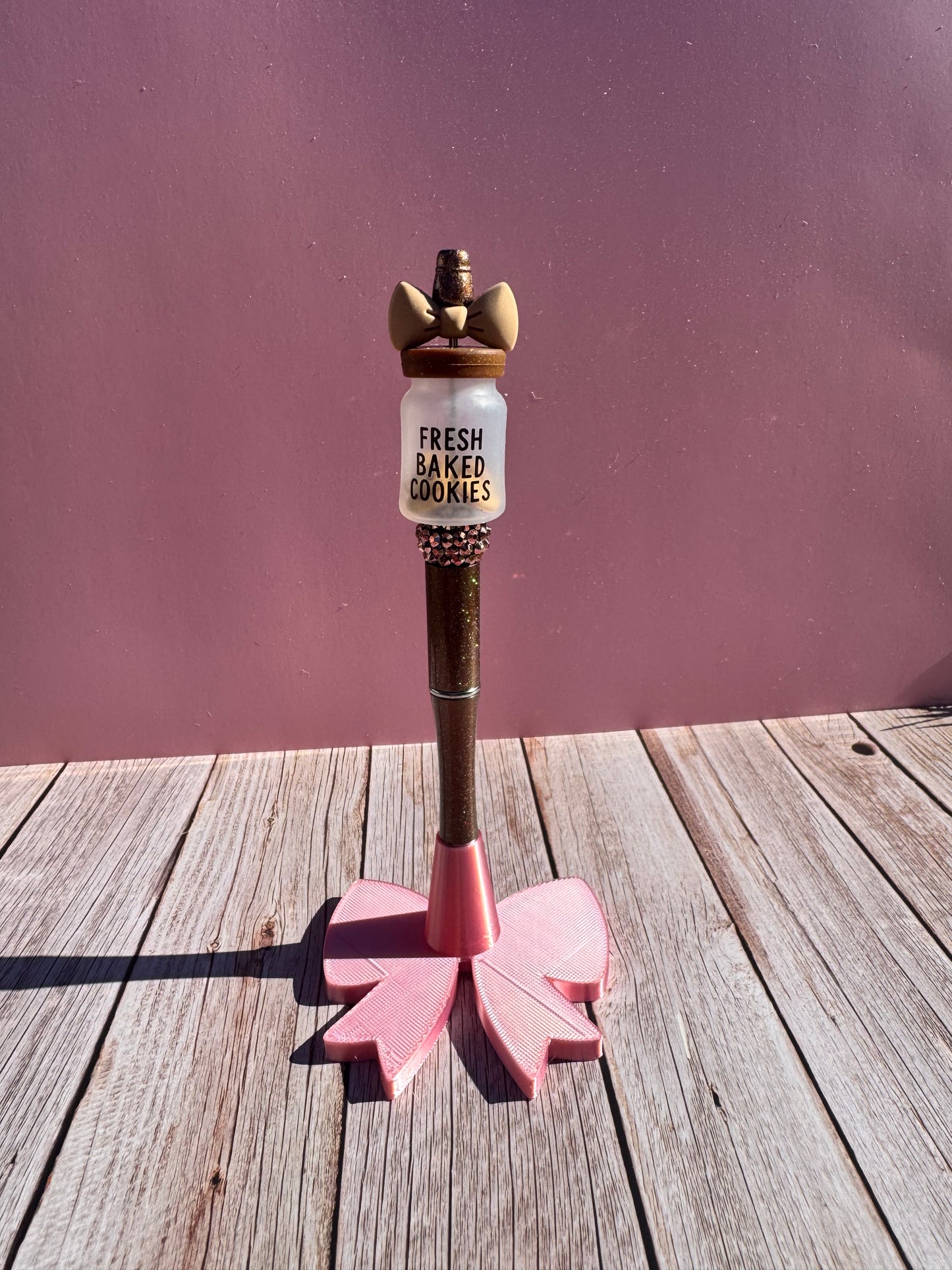 3D Printed Single Beadable Pen Bow Stand