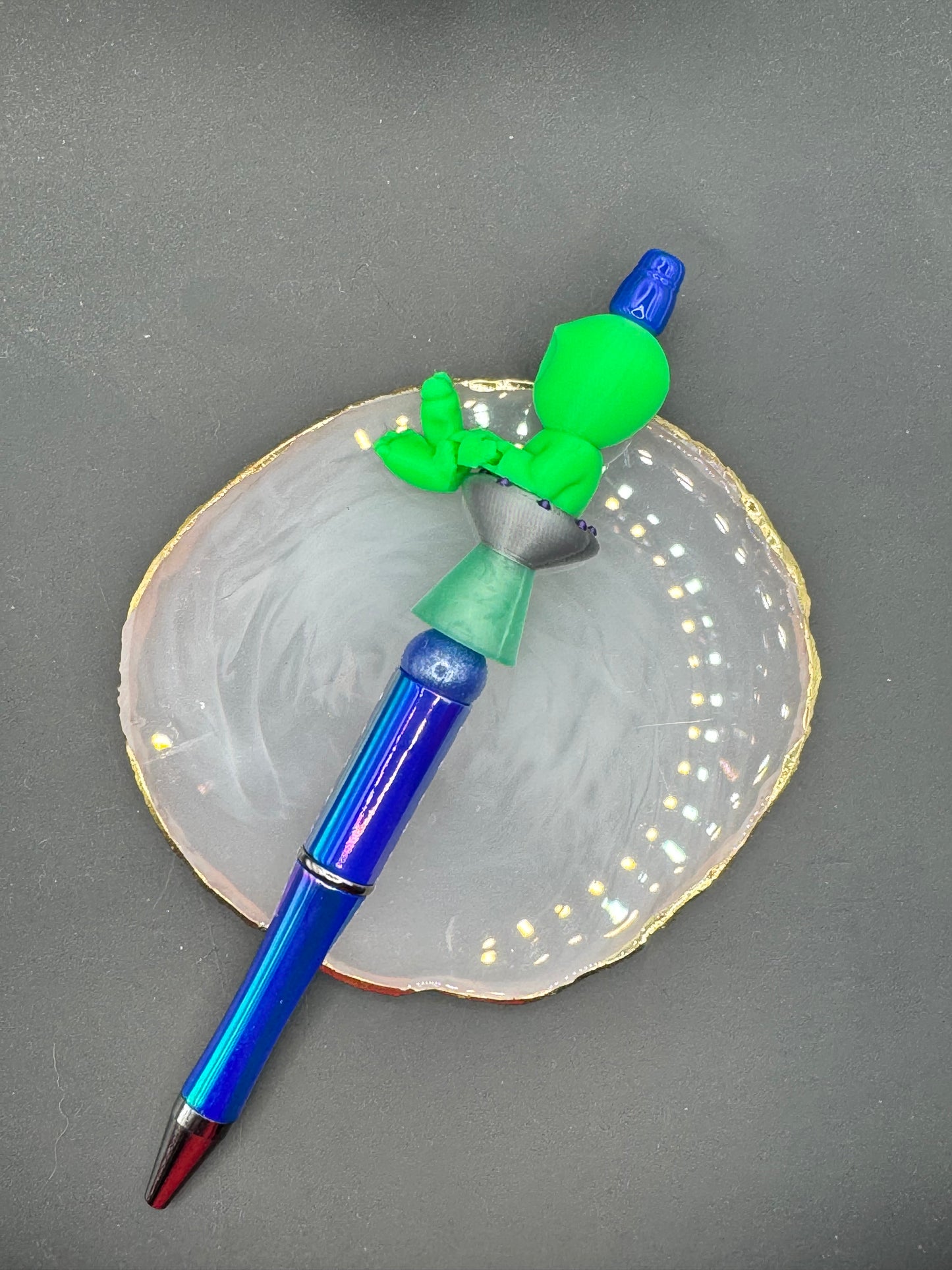 Articulated Alien Pen